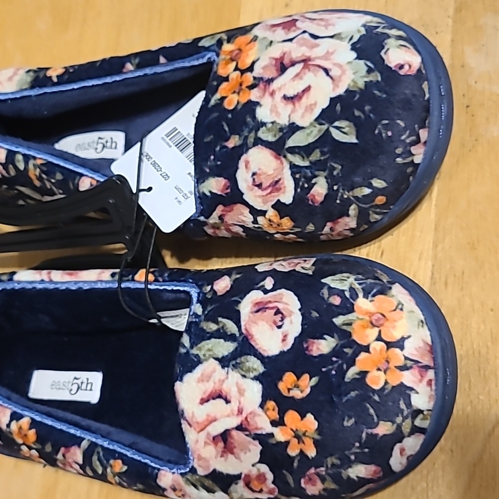 EAST 5TH WOMENS NAVY BLUE FLORAL SLIPPERS SIZE SMALL 5-6 - Picture 2 of 9